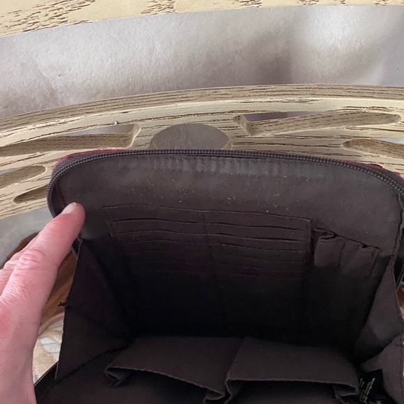 Relic Leather Purse. It’s a crossbody purse with an adjustable strap. - Picture 4 of 8